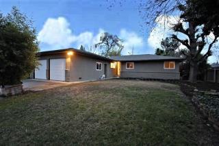 2702 Robinson Ave, Fresno, CA 93726-5619