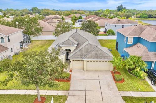 303 York Dale Dr, Ruskin, FL 33570-3226
