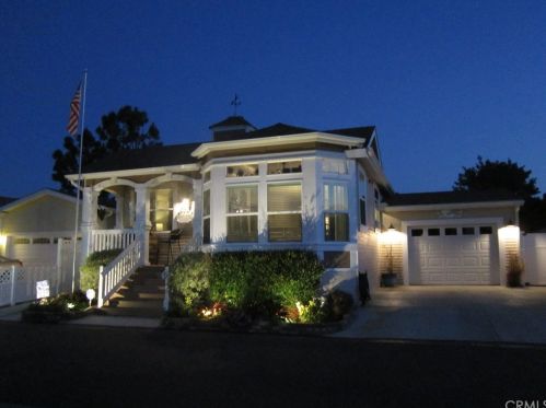 20701 Beach Blvd, Huntington Beach CA  92648-4908 exterior