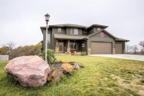 901 Southridge Dr, Louisville, NE 68037-7079