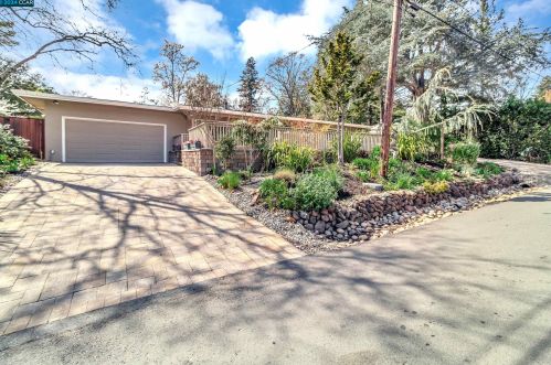 117 Meadow Ln, Orinda, CA 94563-3208