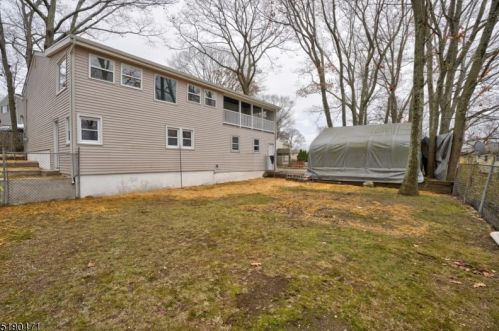 15 Normandy Cir, Hopatcong NJ  07843-1840 exterior