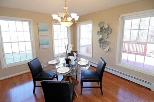 60 Berrios Hl Rd, Windsor CT 06095-1000 exterior