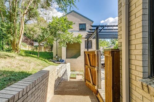 2615 Mccart Ave, Fort Worth TX  76110-2230 exterior