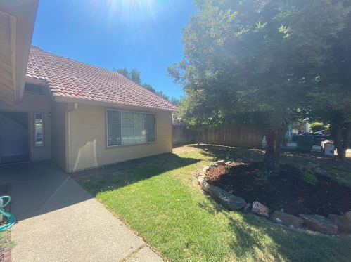 2044 Smokey Dr, Los Banos, CA 93635-5108
