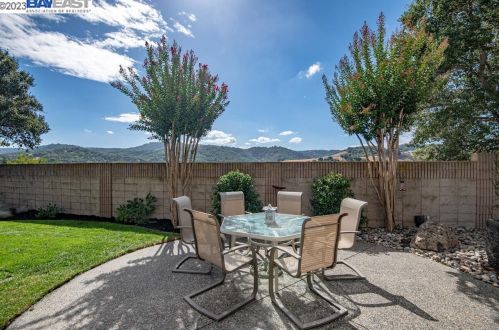 7336 Las Palmas Way, Pleasanton CA  94568-2775 exterior