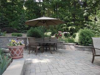 40 High Hill Rd, Bloomfield, CT 06002-2120