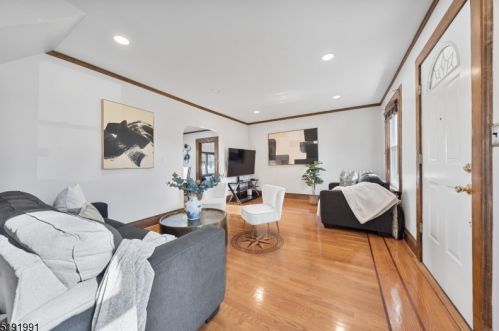 45 Webster Ave, Roselle Park, NJ 07204-1712