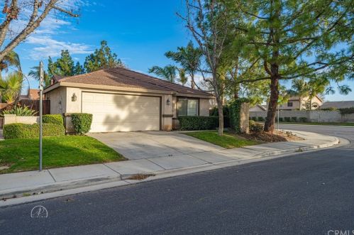 5106 Misty Breaks Dr, Bakersfield, CA 93313-4363