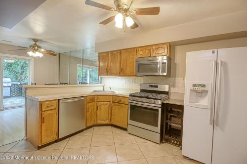 32 Malibu Dr, Tinton Falls, NJ 07724-2540