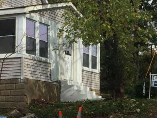 4404 Nichol Ave, Levittown, PA 19056-3273