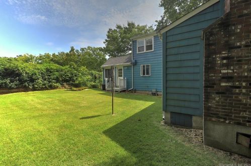 27 Cricklewood Rd, Milford CT  06460-4505 exterior