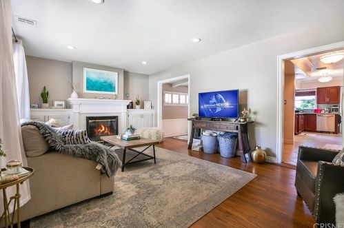 13040 Bloomfield St, North Hollywood, CA 91604-1403