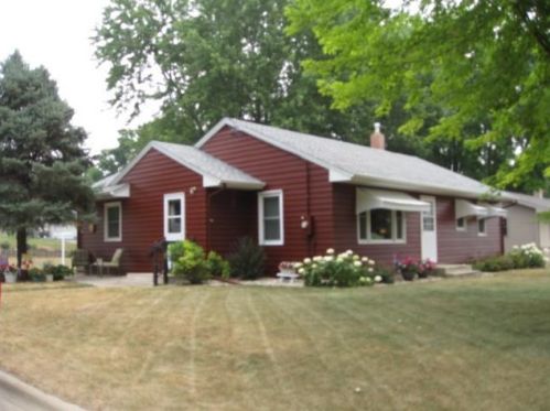 300 8th St, Starbuck, MN 56381-9549