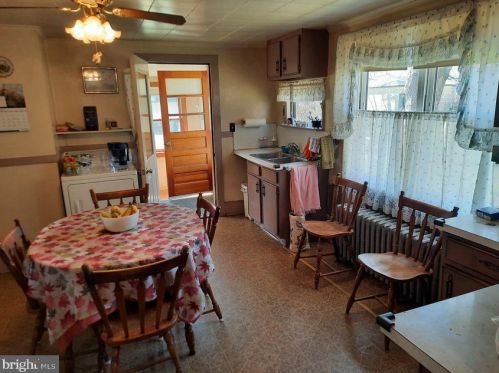 510 Cross St, Hazle Township PA  18202-3121 exterior