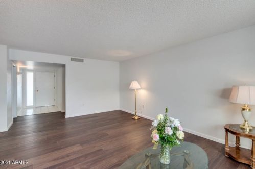 10542 Kingswood Cir, Sun City, AZ 85351-2261