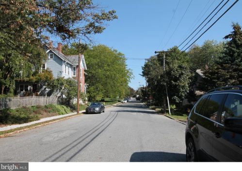 414 Linden St, Kennett Sq, PA 19348-2818