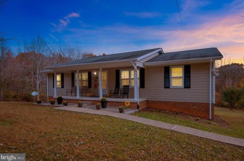 25 Old Farm Rd, Fredericksburg, VA 22406-5327