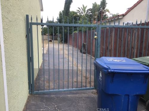 7848 Amestoy Ave, Van Nuys CA 91406-1604 exterior