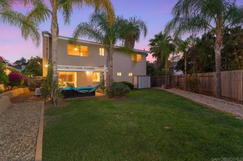 172 Santa Maria Ct, Vista CA  92083-5823 exterior