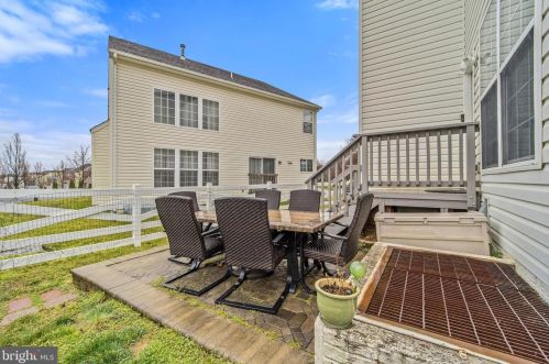 8168 Gilroy Dr, Lorton VA 22079-2936 exterior