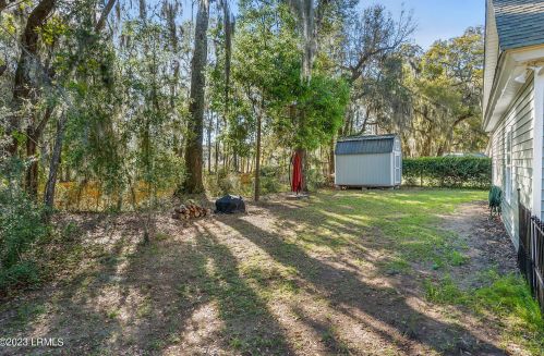 14 Partridge Cir, Beaufort SC  29907-1234 exterior