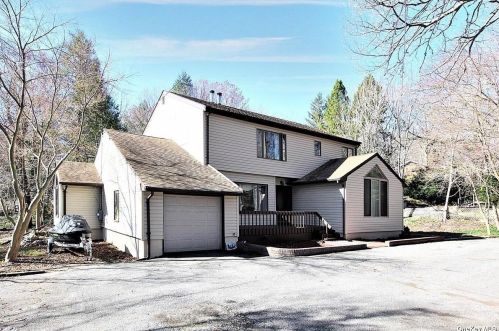 508 Wolf Hill Rd, Huntington Station NY  11746-5725 exterior