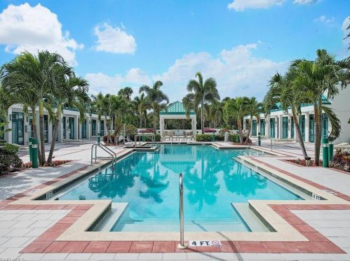 7515 Pelican Bay Blvd, Naples FL  34108-7511 exterior