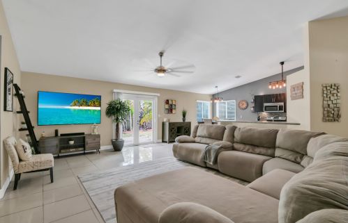 6245 Luana Ct, Boynton Beach, FL 33437-3226