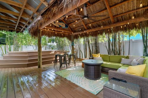 120 1st St, Key Largo FL  33037-4856 exterior