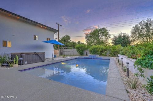 7814 11th Ave, Phoenix AZ  85021-7113 exterior