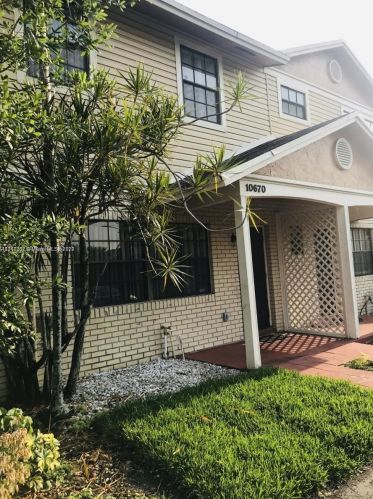 10670 1st St, Hollywood FL  33026-3931 exterior
