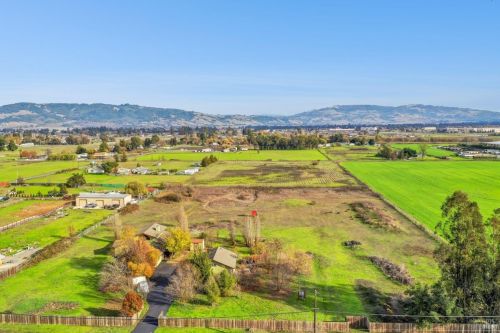 4542 Stony Point Rd, Santa Rosa, CA 95407-8354