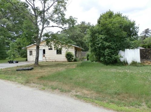 30 Paige Dr, Coventry RI 02816-8931 exterior