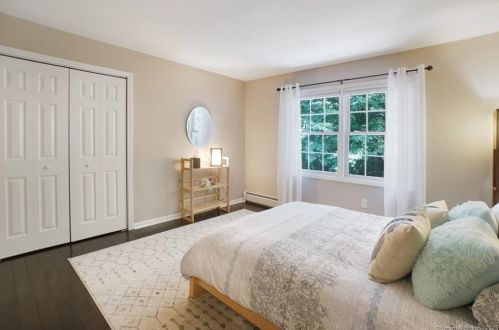 20 Narragansett Trl, Sandy Hook CT 06482-1147 exterior