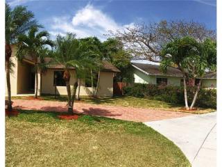10620 127th Ave, Miami, FL 33186-3518