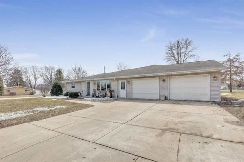 1691 View Ln, Green Bay, WI 54313-5456