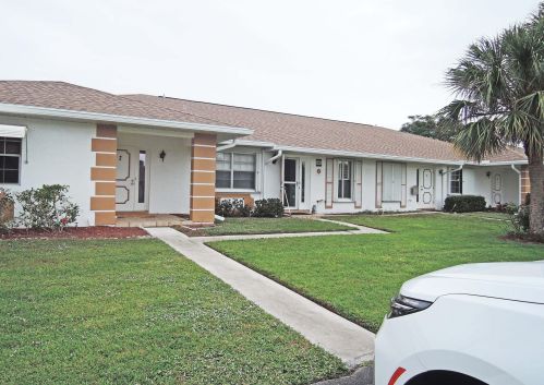 1232 Lakes End Dr, Fort Pierce, FL 34982-5221
