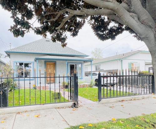 60 Hawkins St, Hollister CA  95023-4902 exterior