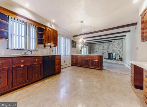 520 Lakeview Dr, Auburn NJ  08085-1248 exterior