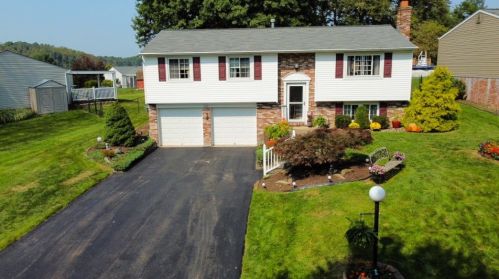 969 Lindfield Dr, Library, PA 15129-8954