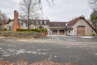 617 Moselem Springs Rd, Shoemakersville, PA 19555-9414