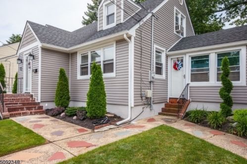 446 5th Ave, Roselle, NJ 07203-1856