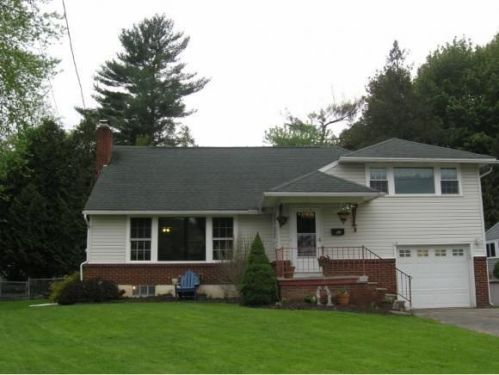 10 Ritchie Rd, Binghamton, NY 13901-1534
