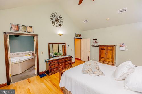 223 Meadow Dr, Yardley PA  19067-1311 exterior