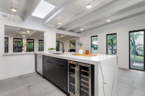 5721 10th St, Phoenix AZ  85014-2213 exterior