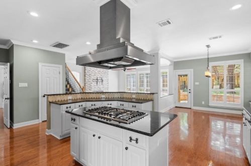 10605 Coreopsis Dr, Austin, TX 78733-5725