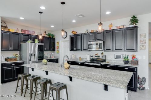 762 Desert Hollow Dr, San Tan Valley, AZ 85143-3441