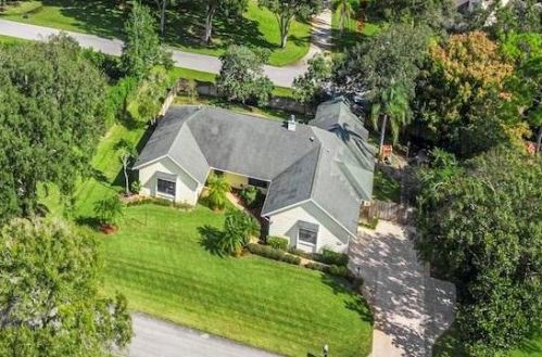 1050 31 Ave, Vero Beach FL 32960-4096 exterior