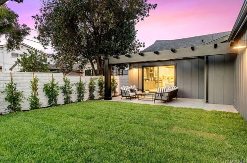 5465 Saloma Ave, Van Nuys CA  91411-3643 exterior